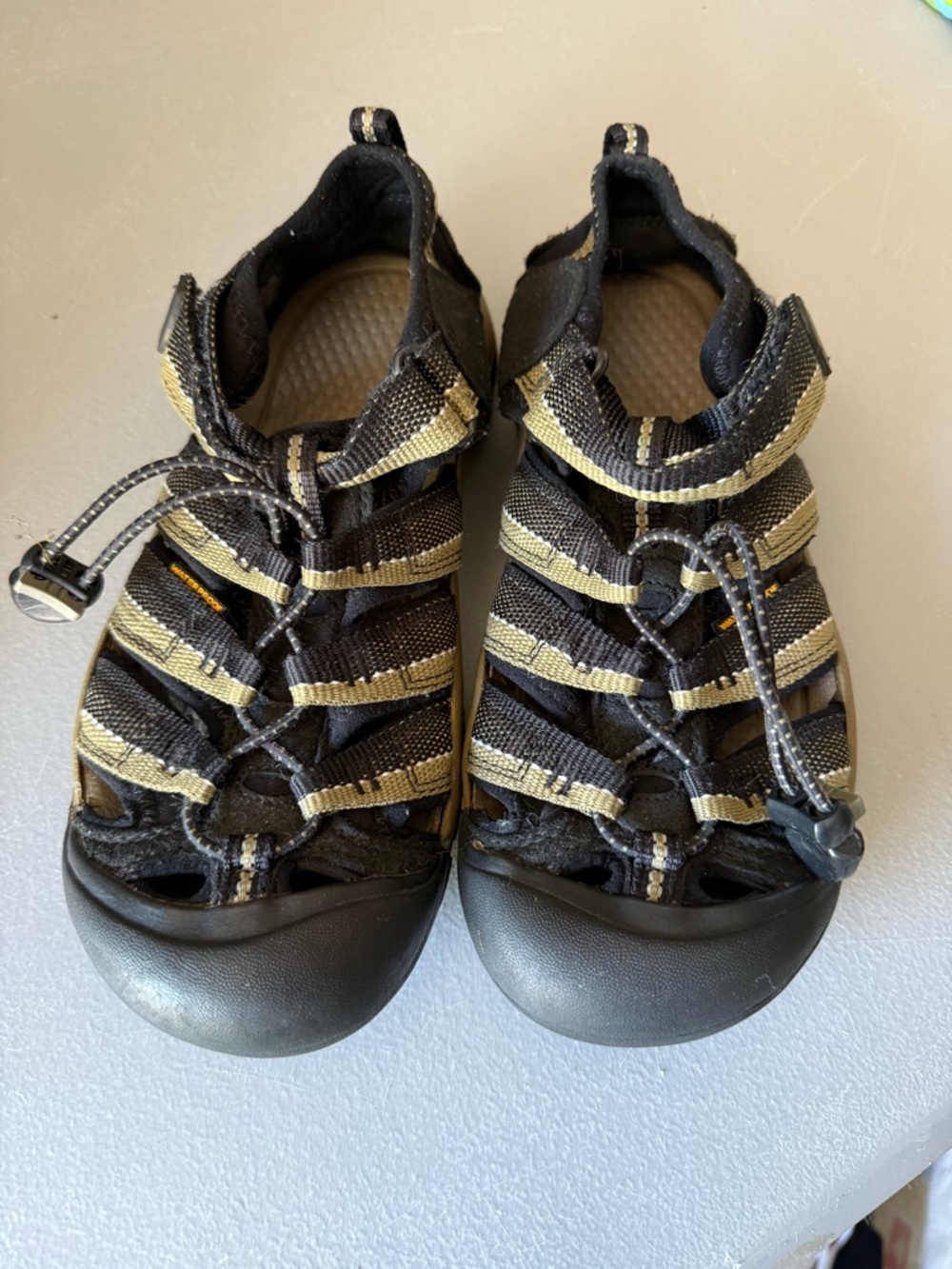 Kids Keen Black and Tan Active Waterproof Sandals size 4